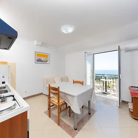 Baltazar With Sea View&jacuzzi Apartment