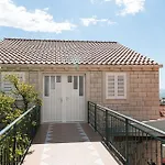 Baltazar With Sea View&jacuzzi Apartman *