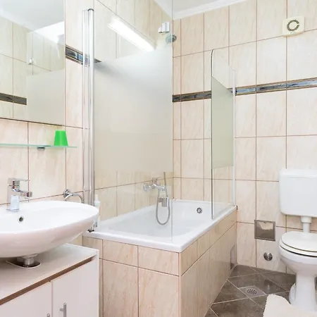 Baltazar With Sea View&jacuzzi شقة