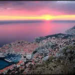 Baltazar With Sea View&jacuzzi Dubrovník
