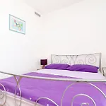 Baltazar With Sea View&jacuzzi Apartment *