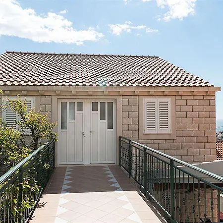 Baltazar With Sea View&jacuzzi Apartmán *