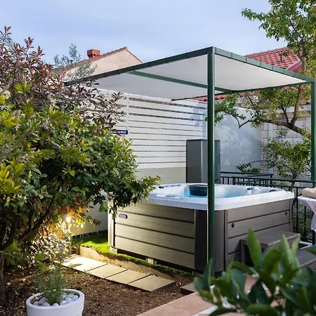 Baltazar With Sea View&jacuzzi Apartmán