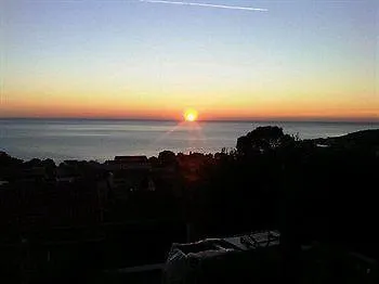 Baltazar With Sea View&jacuzzi דירה *