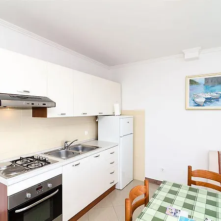 Baltazar With Sea View&jacuzzi דירה *