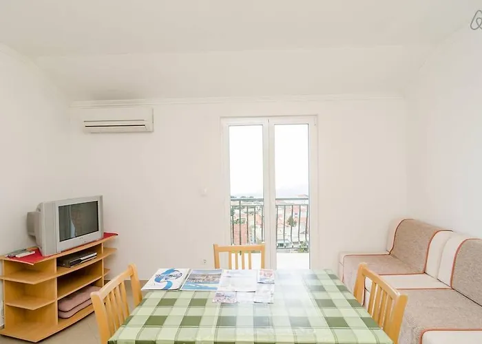 아파트 Baltazar With Sea View&jacuzzi *