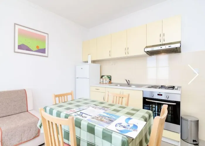 아파트 Baltazar With Sea View&jacuzzi *