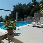 Baltazar With Sea View&jacuzzi *